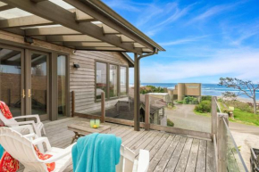The Castle Rock Estate by AvantStay Steps From Arch Cape beach w Hot Tub Sauna